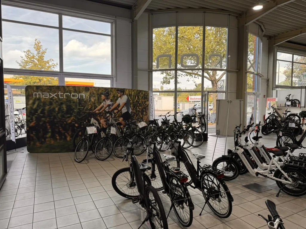 Ausstellung mit E-Bikes im Maxtron Lagerverkauf Oberhausen