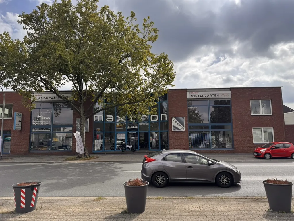 Maxtron Lagerverkauf Oberhausen von der Straße